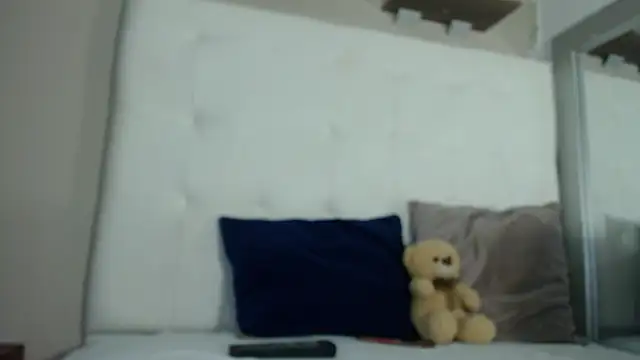 willow smitt online show from November 2025 12:05:01 PM