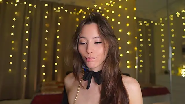 EditaBails online show from December 2025 07:10:01 PM