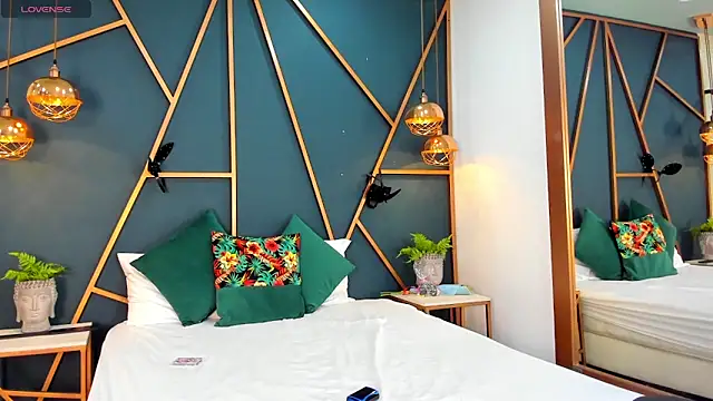 Lia Valmont online show from March 2026 03:53:01 PM