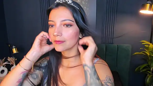 Snapshot of roxy_hell chatting on March 2025 07:07:02 PM roxy hell online show from March 2025 07:07:02 PM