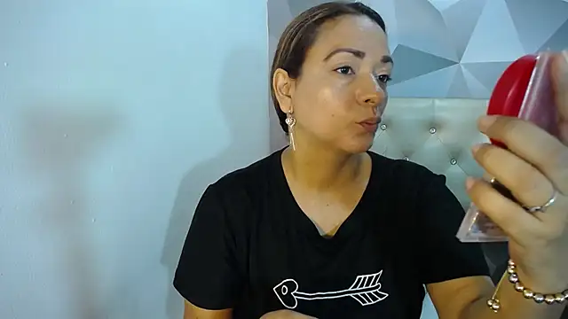 Snapshot of Milf-Prettyboobs chatting on November 2025 11:10:01 AM Milf-Prettyboobs online show from November 2025 11:10:01 AM