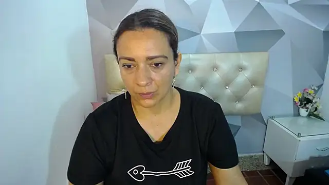 Snapshot of Milf-Prettyboobs chatting on November 2025 10:52:02 AM Milf-Prettyboobs online show from November 2025 10:52:02 AM