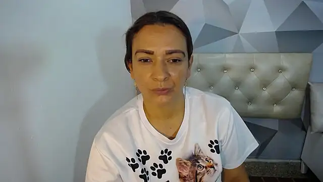 Snapshot of Milf-Prettyboobs chatting on November 2025 10:37:02 AM Milf-Prettyboobs online show from November 2025 10:37:02 AM