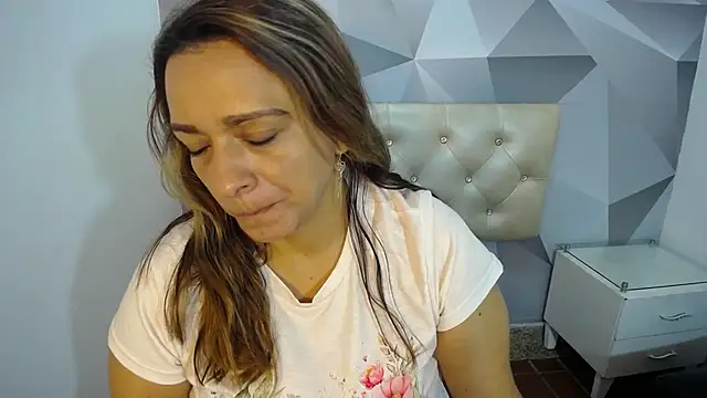 Snapshot of Milf-Prettyboobs chatting on December 2025 10:35:01 AM Milf-Prettyboobs online show from December 2025 10:35:01 AM