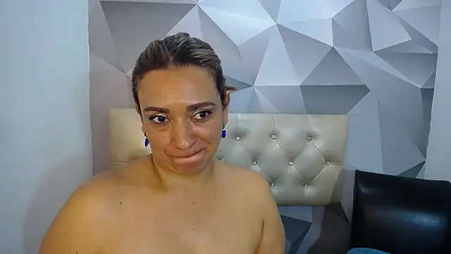 Snapshot of Milf-Prettyboobs chatting on December 2025 10:47:02 PM Milf-Prettyboobs online show from December 2025 10:47:02 PM