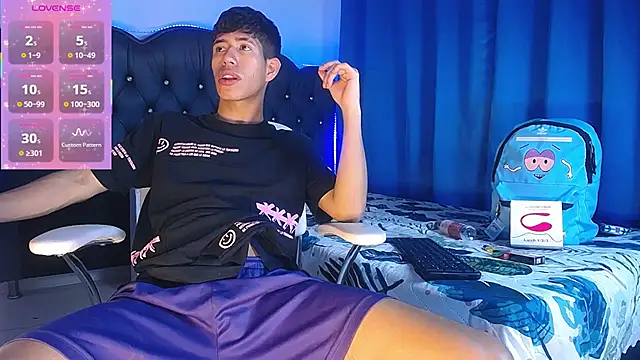 dareck 18 online show from November 2025 12:32:01 AM