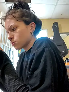 Snapshot of val_zx chatting on September 2025 06:13:02 PM val zx online show from September 2025 06:13:02 PM