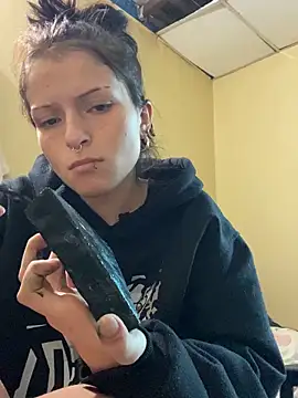 Snapshot of val_zx chatting on October 2025 07:22:01 PM val zx online show from October 2025 07:22:01 PM