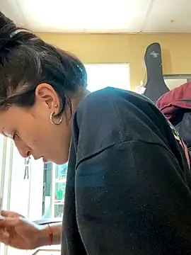 Snapshot of val_zx chatting on October 2025 05:25:02 PM val zx online show from October 2025 05:25:02 PM