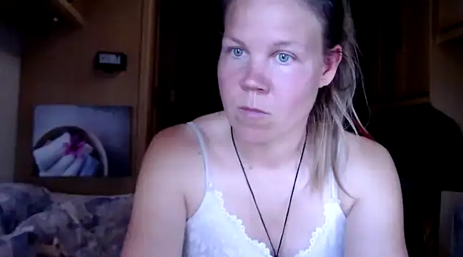 Snapshot of CallMeMaria chatting on December 2024 04:32:01 PM CallMeMaria online show from December 2024 04:32:01 PM