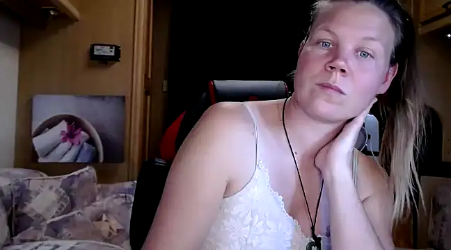 Snapshot of CallMeMaria chatting on December 2024 03:48:02 PM CallMeMaria online show from December 2024 03:48:02 PM