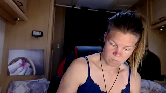 Snapshot of CallMeMaria chatting on January 2025 01:06:02 PM CallMeMaria online show from January 2025 01:06:02 PM