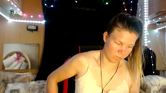 Snapshot of CallMeMaria chatting on January 2025 12:05:02 PM CallMeMaria online show from January 2025 12:05:02 PM