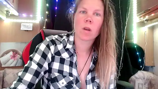 Snapshot of CallMeMaria chatting on February 2025 01:27:01 PM CallMeMaria online show from February 2025 01:27:01 PM