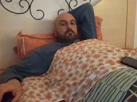 Snapshot of maxxxio12 chatting on March 2025 09:14:02 PM maxxxio12 online show from March 2025 09:14:02 PM