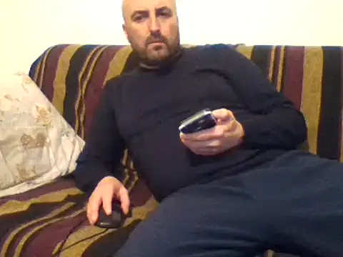 Snapshot of maxxxio12 chatting on March 2025 01:35:02 PM maxxxio12 online show from March 2025 01:35:02 PM