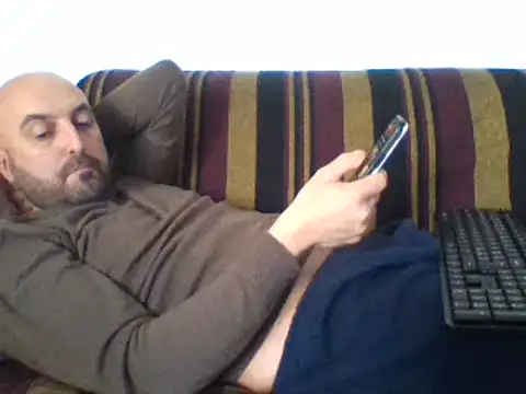 Snapshot of maxxxio12 chatting on March 2025 02:11:02 PM maxxxio12 online show from March 2025 02:11:02 PM