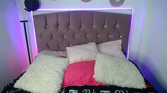 Snapshot of charlotte_walker1 chatting on March 2025 01:28:01 AM charlotte walker1 online show from March 2025 01:28:01 AM