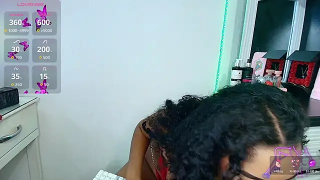 Snapshot of charlotte_walker1 chatting on December 2025 10:27:02 PM charlotte walker1 online show from December 2025 10:27:02 PM