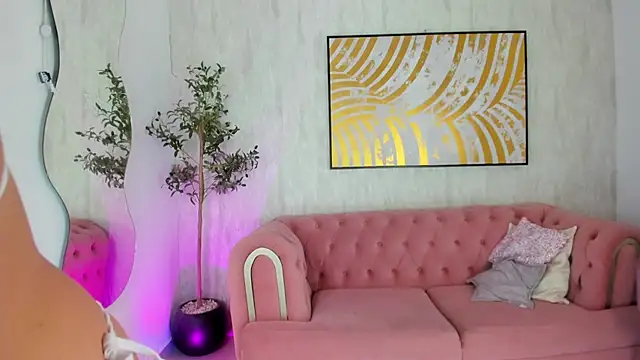 Krissi latore online show from April 2026 01:04:02 PM