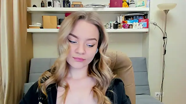 Kara Smith  online show from February 2025 11:45:01 PM