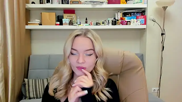 Kara Smith  online show from February 2025 09:27:02 PM