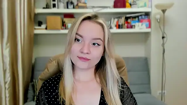 Kara Smith  online show from September 2025 10:01:02 PM