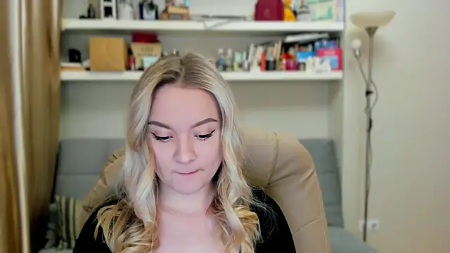 Kara Smith  online show from October 2025 10:42:02 PM