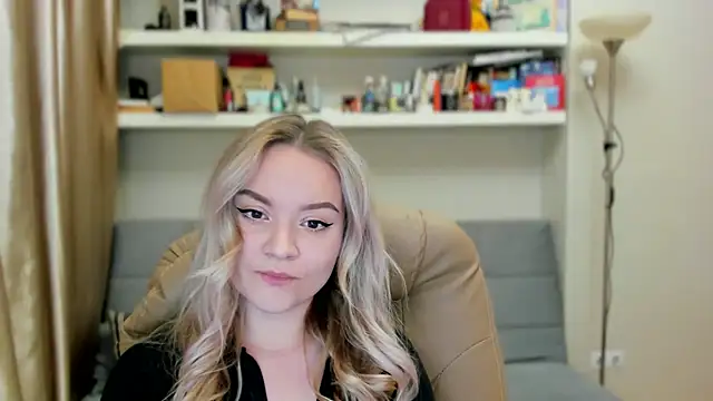 Kara Smith  online show from October 2025 10:37:01 PM