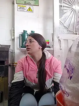 Snapshot of HOLY_DOLL chatting on October 2025 08:29:01 PM HOLY DOLL online show from October 2025 08:29:01 PM