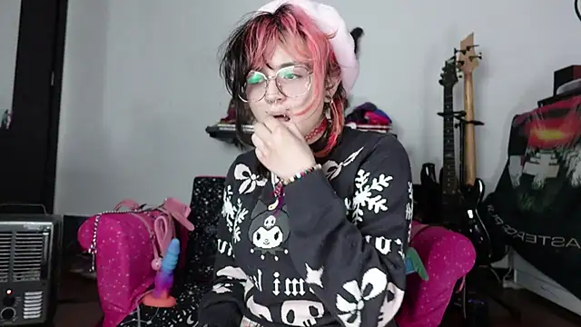 Snapshot of Devil_And_Princess chatting on September 2025 08:19:01 PM Devil And Princess online show from September 2025 08:19:01 PM