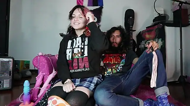 Snapshot of Devil_And_Princess chatting on October 2025 03:25:03 AM Devil And Princess online show from October 2025 03:25:03 AM