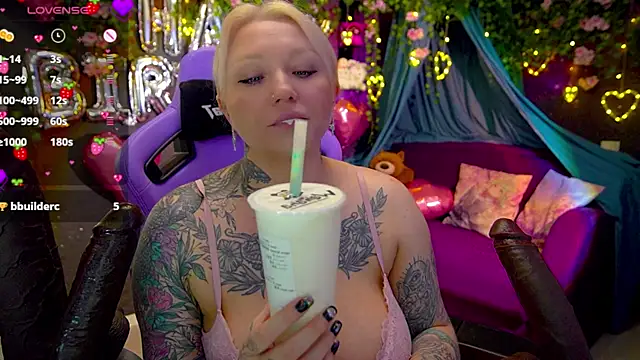 Snapshot of BlackedBarbie chatting on June 2026 02:43:02 PM BlackedBarbie online show from June 2026 02:43:02 PM