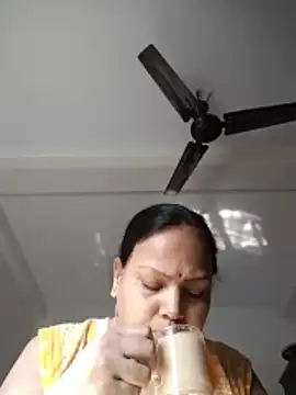 Snapshot of Arohi35 chatting on February 2026 03:33:02 AM Arohi35 online show from February 2026 03:33:02 AM