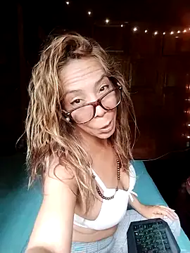 Lady Lolla11 online show from April 2026 06:10:01 PM