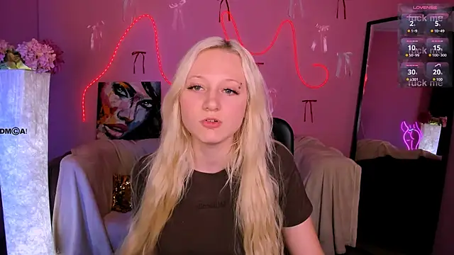 madam uliis online show from April 2026 09:48:01 AM