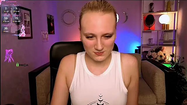 Snapshot of madam_uliis chatting on June 2026 03:50:02 PM madam uliis online show from June 2026 03:50:02 PM