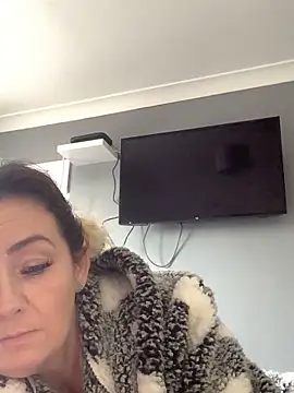 GoldenSquirter online show from November 2025 12:27:02 PM