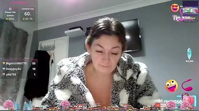 GoldenSquirter online show from November 2025 10:23:01 PM