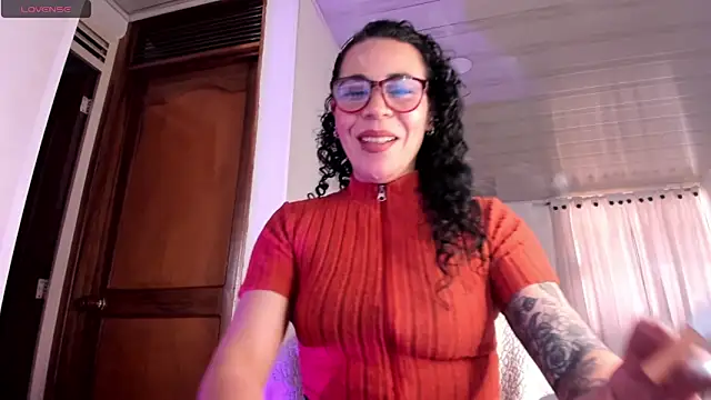 Snapshot of mia_velvet1 chatting on May 2026 12:54:02 PM mia velvet1 online show from May 2026 12:54:02 PM