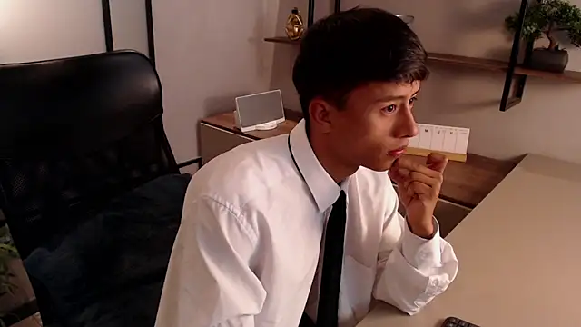 Snapshot of labrinthteasing chatting on March 2025 07:48:02 PM labrinthteasing online show from March 2025 07:48:02 PM