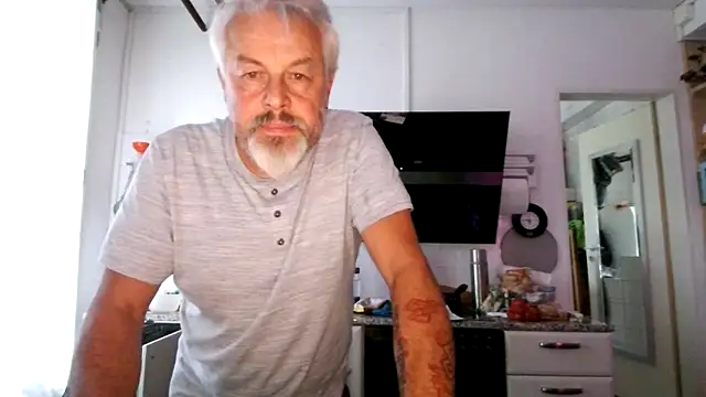 Snapshot of Berg_Boy chatting on June 2026 03:47:02 PM Berg Boy online show from June 2026 03:47:02 PM