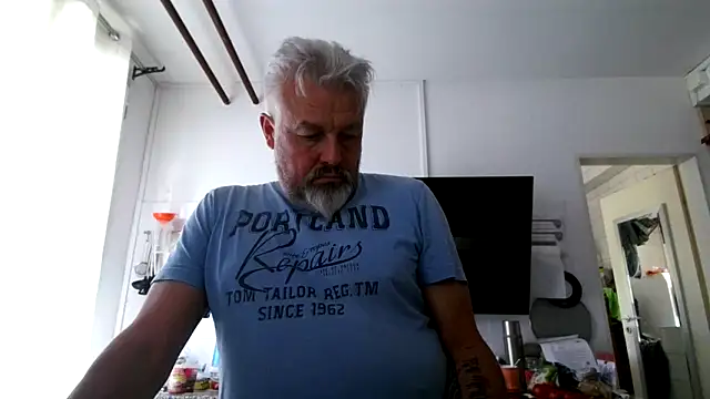 Snapshot of Berg_Boy chatting on June 2026 01:49:01 PM Berg Boy online show from June 2026 01:49:01 PM