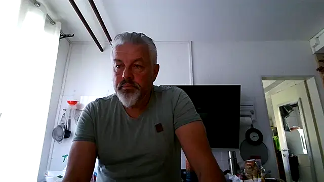 Snapshot of Berg_Boy chatting on June 2026 06:15:02 AM Berg Boy online show from June 2026 06:15:02 AM