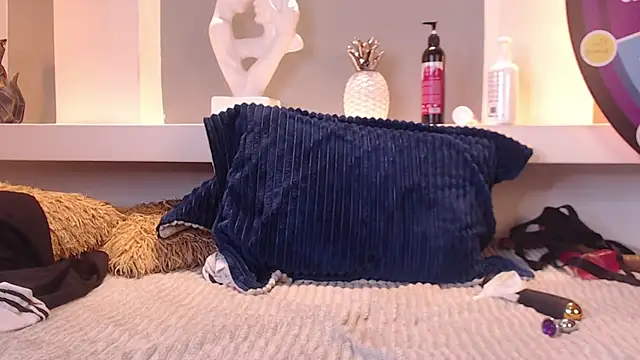 milu w4llace online show from March 2025 11:54:02 PM