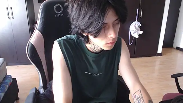 xIce Boy online show from December 2025 01:26:01 PM