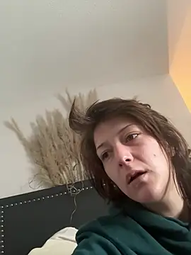 Snapshot of 2brokegirlz chatting on March 2025 08:40:02 PM 2brokegirlz online show from March 2025 08:40:02 PM