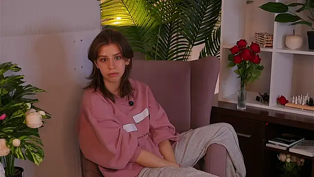 NormaCusson online show from March 2025 05:35:02 PM