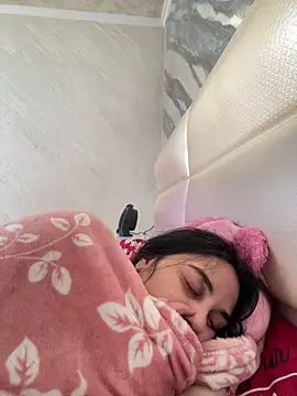 Veramaia online show from April 2026 02:45:01 PM