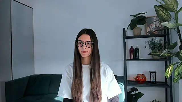 SunnCoote online show from March 2025 01:40:02 PM